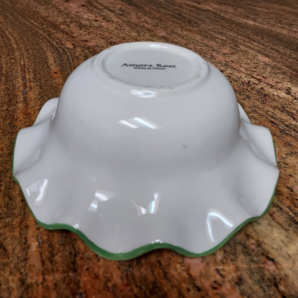 Amore Rose ruffled bowl. - Picture 3 of 9
